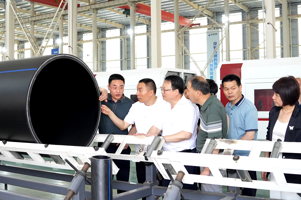 縣人大常委會副主任楊翠萍帶領阜南一中、三中教學骨干蒞臨豪家股份考察交流